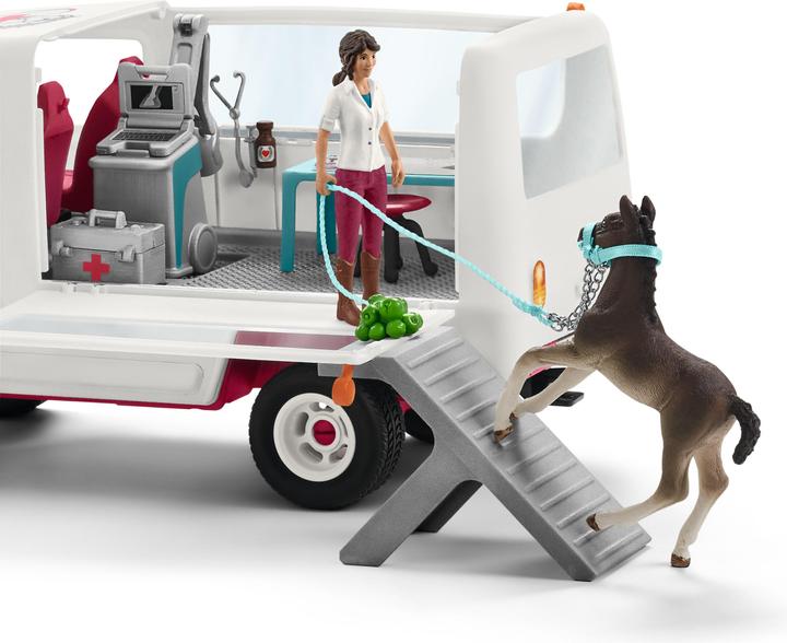 Image du produit Schleich Vétérinaire mobile avec un poulain hanovrien