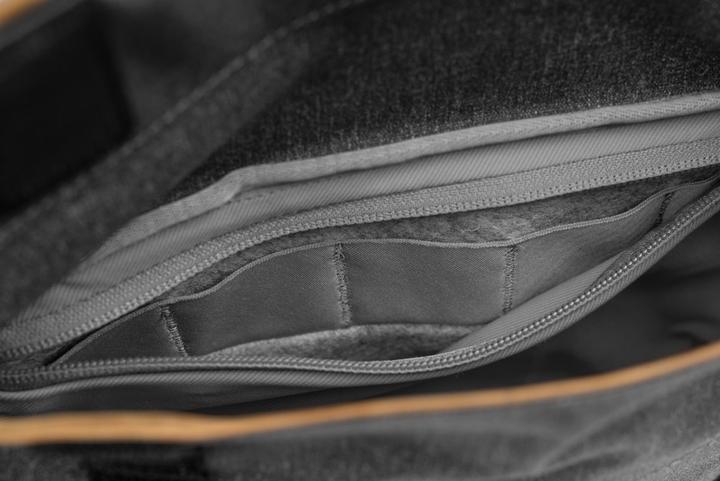 Actual product image Peak Design Field Pouch v2 (Camera hip bag, Camera shoulder bag, 3 l)