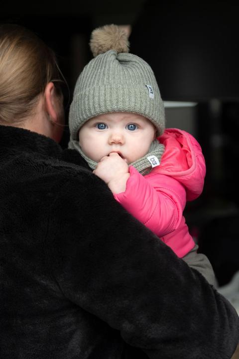 Produktbild Baby's only Mütze mit Pompon Cool, urban green