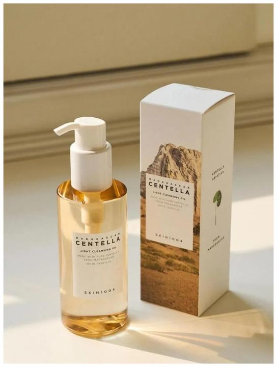 Actual product image Skin1004 Madagascar Centella Light Cleansing Oil Light Face Wash Oil 200 Ml (Oils, 200 ml)