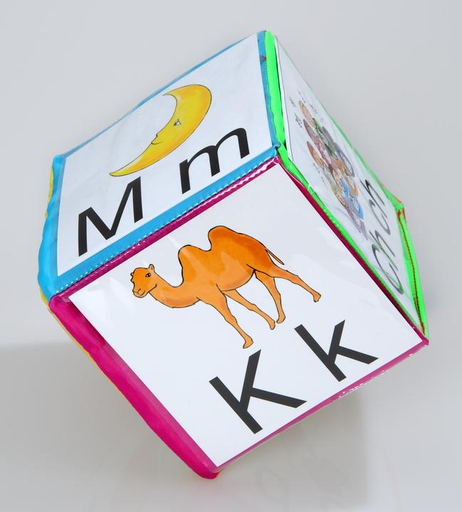 Actual product image Betzold Set of 3 Pocket Cubes (German)