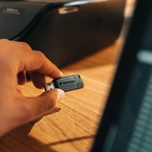 Actual product image Verbatim PinStripe (8 GB, USB 2.0, USB-A)