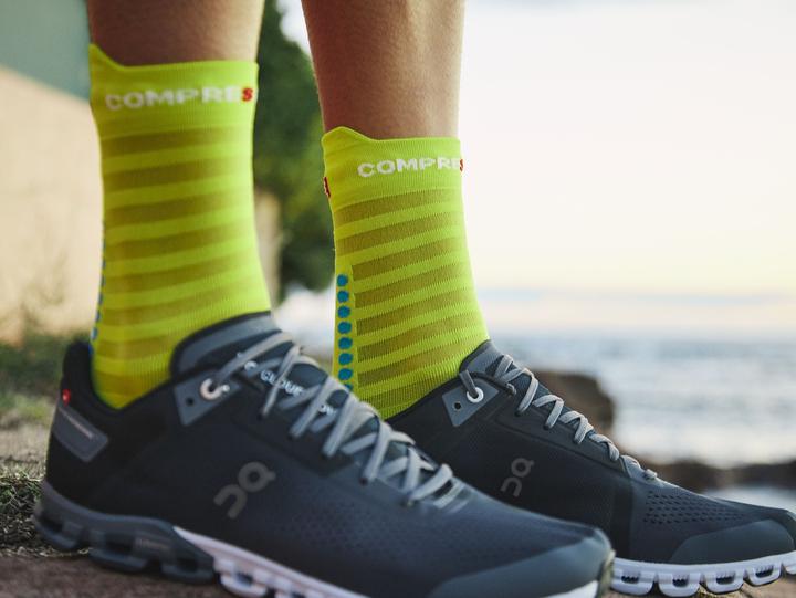 Actual product image Compressport Pro Racing Socks v4.0 Ultralight Run High (42 - 44)