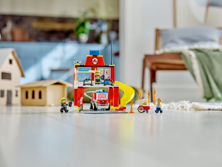 Actual product image LEGO Fire station and fire truck (60375, LEGO City)