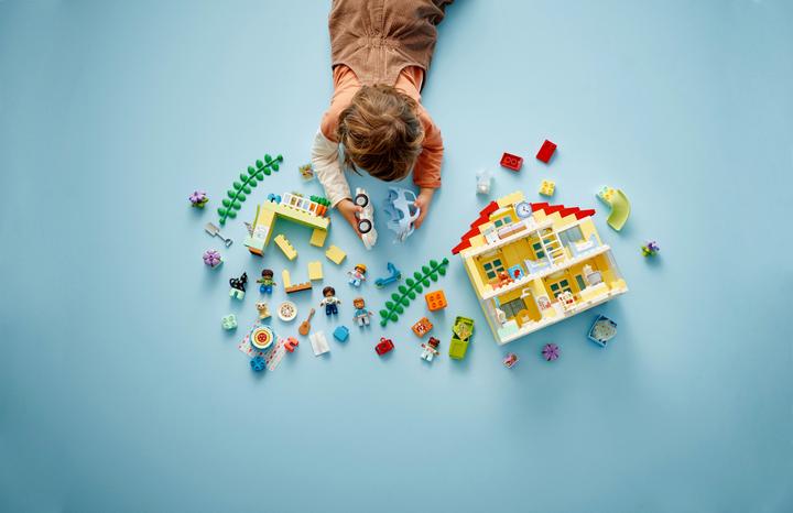 Actual product image LEGO 3-in-1 family house (10994)