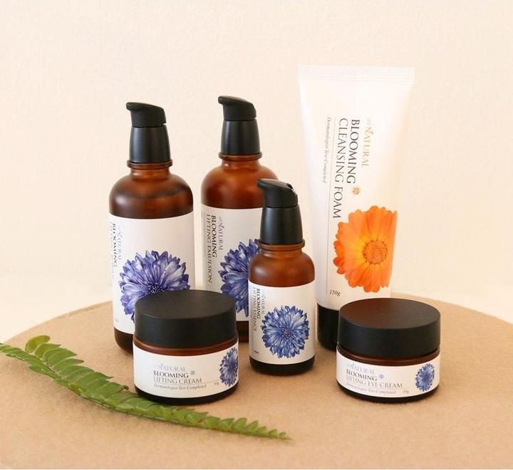 Image du produit All Natural Émulsion liftante Blooming (130 ml, Fluide visage)