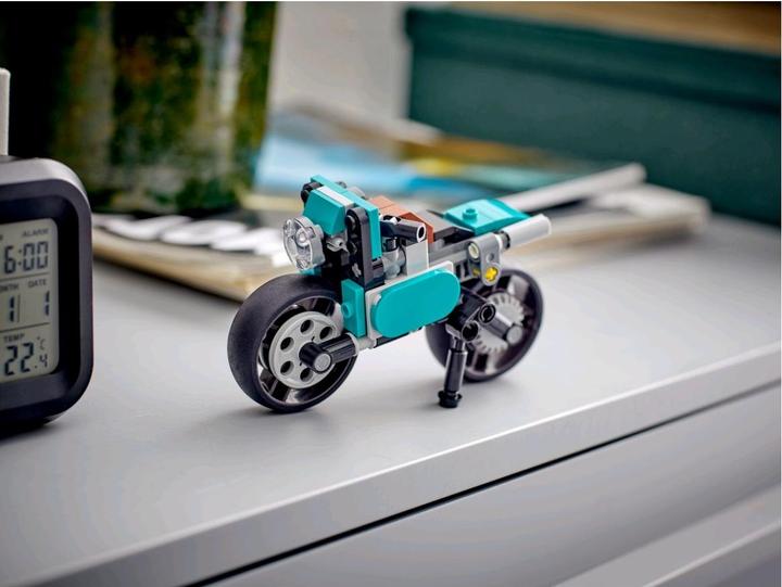 Actual product image LEGO Vintage motorbike (31135, LEGO Creator 3-in-1)