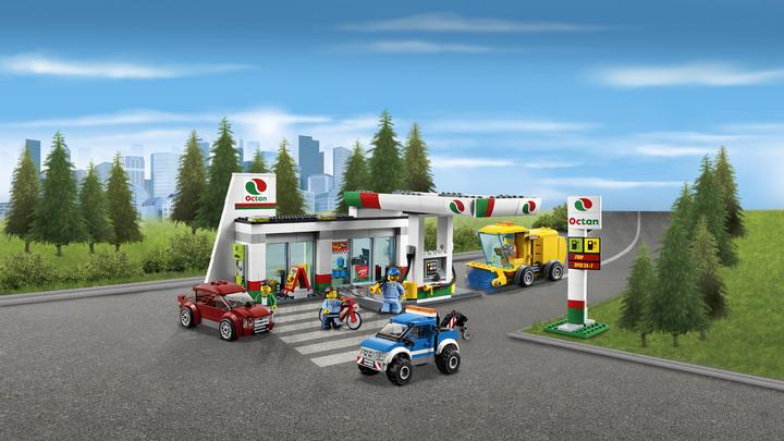 Actual product image LEGO City petrol station (60132, LEGO City)