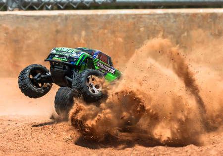 Image du produit Traxxas M.TRUCK STAMPEDE HD 1:10 2WD EP RTR GREEN w/USB-C Charger & Battery (RTR Prêt à fonctionner)