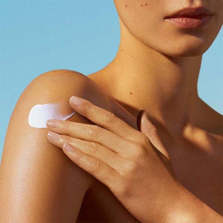 Produktbild Biotherm Waterlover Hydrating Sun Milk (Sonnenmilch, SPF 50, 200 ml, 150 g)