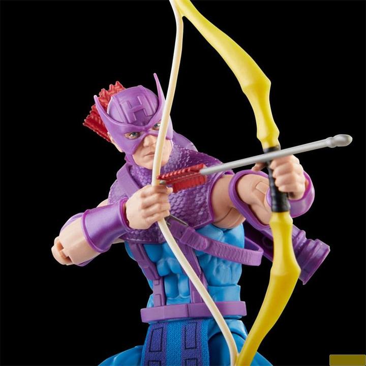 Immagine prodotto Hasbro Statuetta Avengers Marvel Legends Occhio di Falco con Sky-Cycle 15 cm