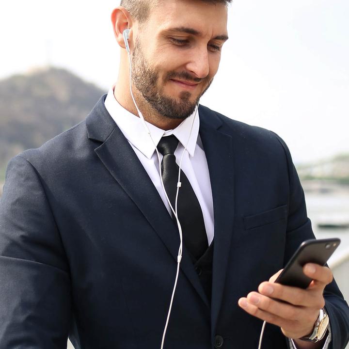 Actual product image Avizar iPhone Lightning Headphones (Cable)