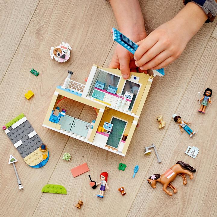 Produktbild LEGO Heartlake City Tierklinik (41446, LEGO Friends)