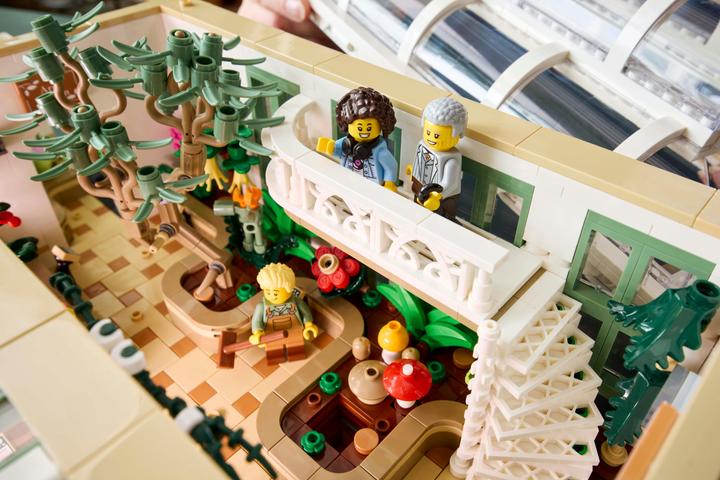 Actual product image LEGO The botanical garden (21353, LEGO Ideas, LEGO Rare Sets)