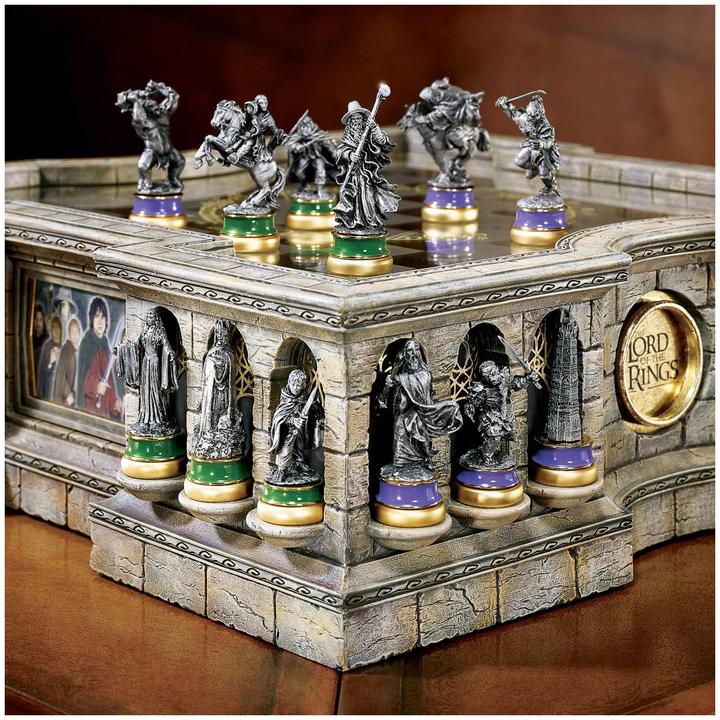 Actual product image Noble Collection Lord of the Rings Chess Set