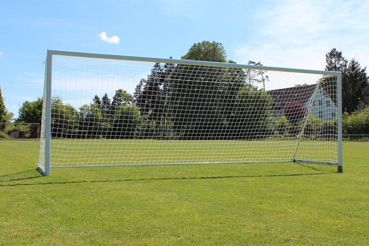 Produktbild Sport-Thieme Grossfeld-Fussballtor mit klappbarem Netzbügel und Bodenrahmen