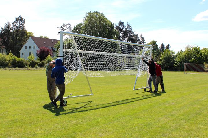 Produktbild Sport-Thieme Grossfeld-Fussballtor mit klappbarem Netzbügel und Bodenrahmen