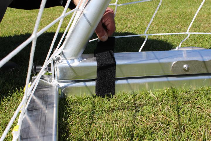 Produktbild Sport-Thieme Grossfeld-Fussballtor mit klappbarem Netzbügel und Bodenrahmen