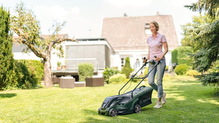 Produktbild Bosch Home & Garden UniversalRotak 36-560 (Akkubetrieb)