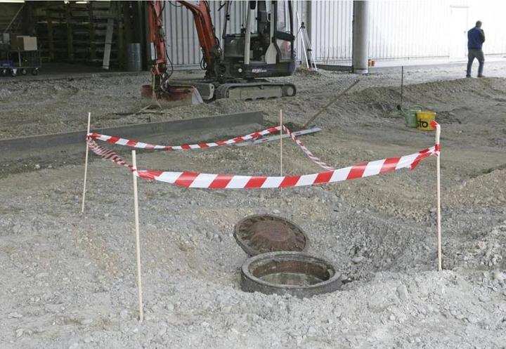 Actual product image tesa Signal barrier tape, non-adhesive warning tape for demarcating danger areas (80 mm)