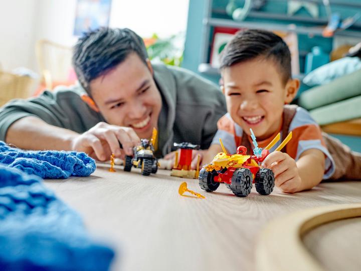 Actual product image LEGO 71789 Chase with Kai's speedster and Ras' motorbike (71789, LEGO Ninjago)