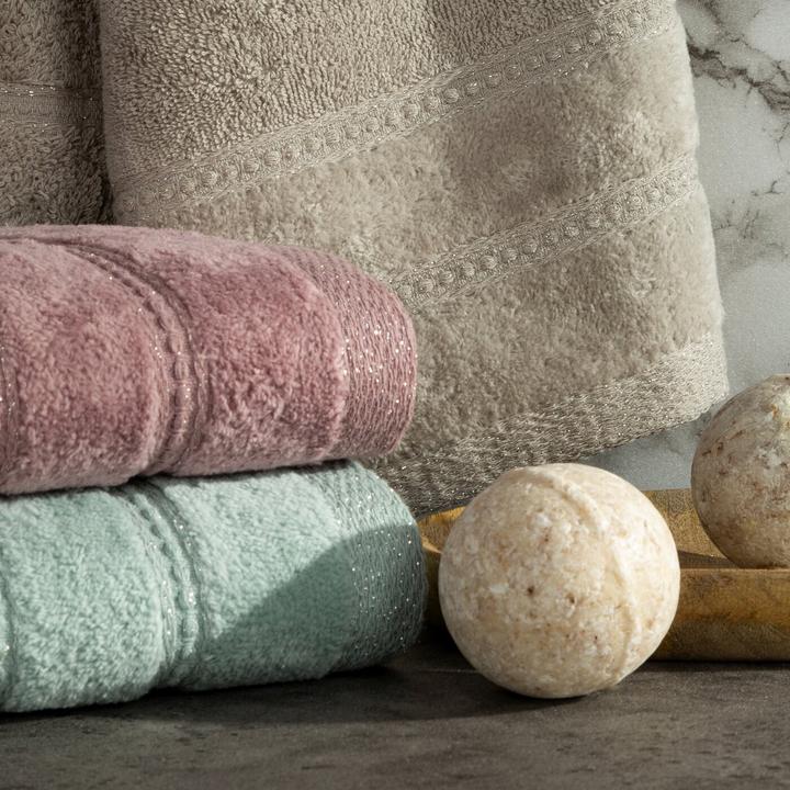 Actual product image Eurofirany Towel with velvet edge, interwoven with shiny thread, 500 g/m2, 70 x 140 cm (70 x 140 cm)