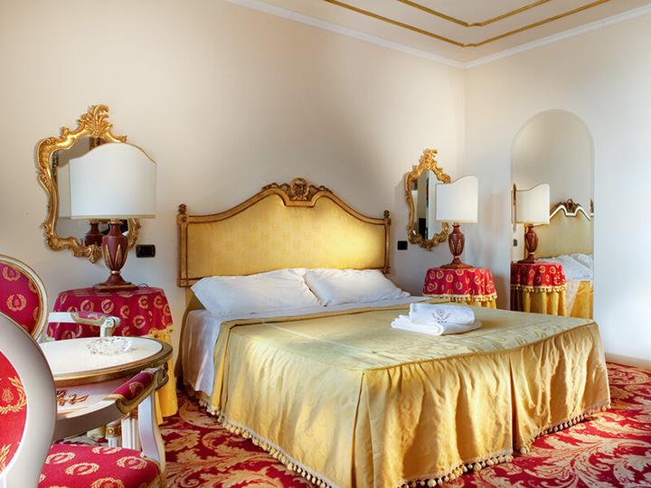 Actual product image Smartbox 1 overnight stay at Lake Garda (2 pers.)