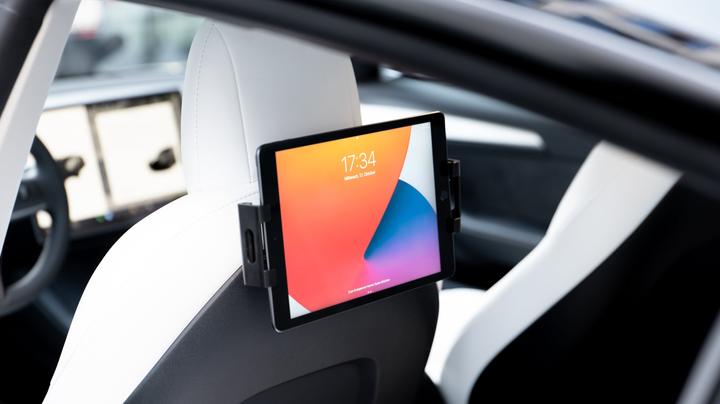 Produktbild Made4EV Handy-/ Tablethalterung für die Rückseite der Vordersitze des Tesla Model 3/Y