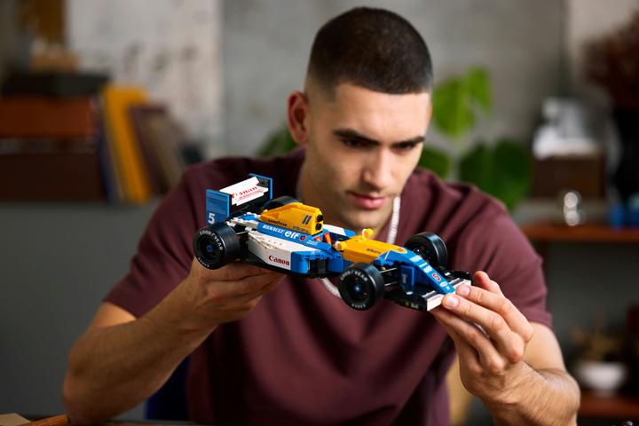 Actual product image LEGO Williams Racing FW14B mit Nigel Mansell (10353, LEGO Icons)