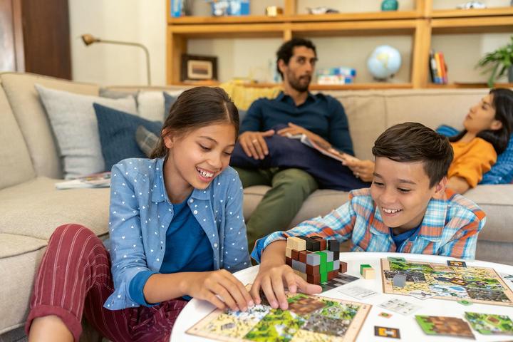 Actual product image Ravensburger board game Minecraft Builders & Biomes (LT, LV, EE), 27088 (Lithuanian, Estonian, Latvian)