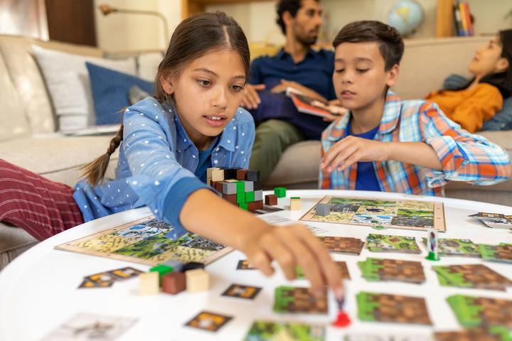 Actual product image Ravensburger board game Minecraft Builders & Biomes (LT, LV, EE), 27088 (Lithuanian, Estonian, Latvian)