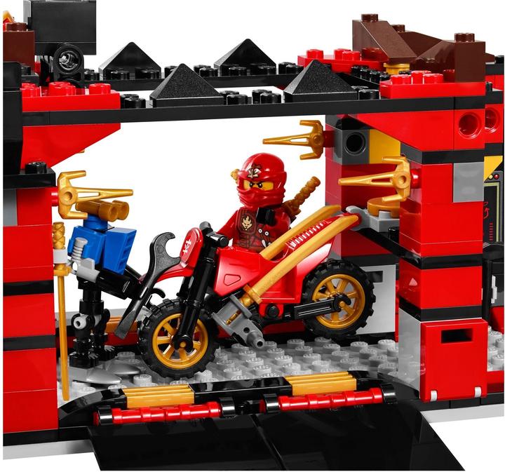 Actual product image LEGO Ninjago Ninja DB X (70750, LEGO Ninjago)