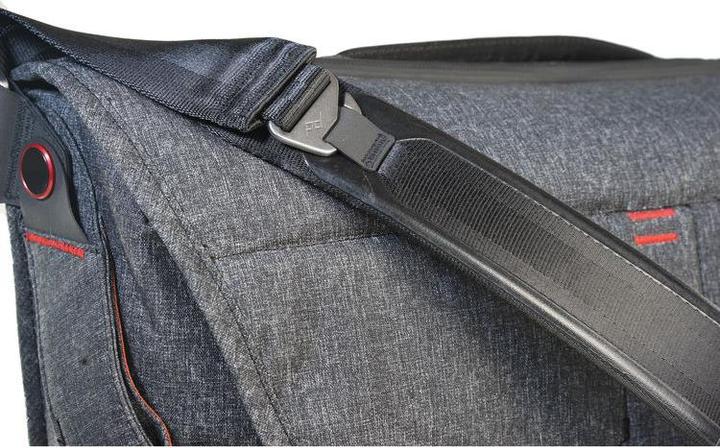 Produktbild Peak Design Everyday Messenger 15" Charcoal (Kamera Schultertasche)