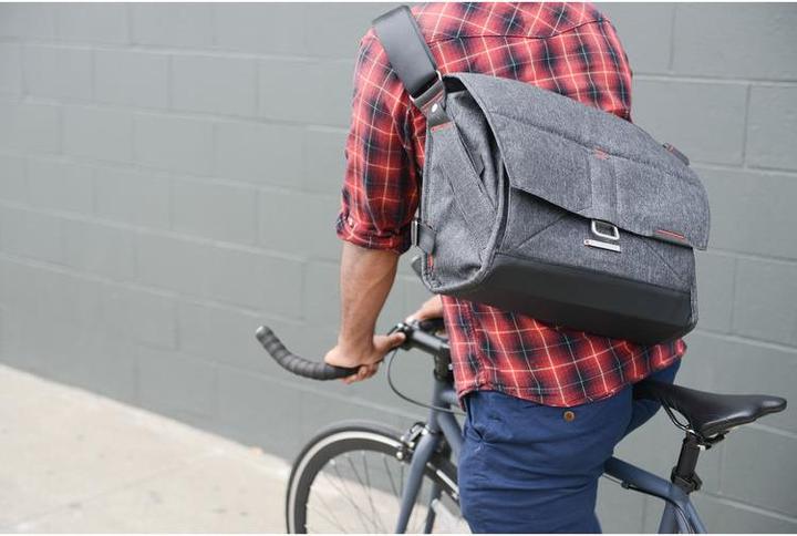 Produktbild Peak Design Everyday Messenger 15" Charcoal (Kamera Schultertasche)
