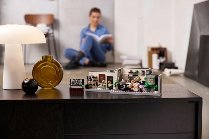 Immagine prodotto LEGO Qeer Eye- Il loft dei Fab 5 (10291, LEGO Creator Expert, Set LEGO rari)