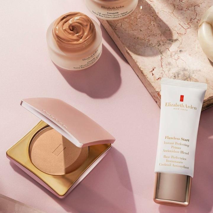 Image du produit Elizabeth Arden Flawless Finish Skincaring Pressed Powder Mattifying Makeup 9.9g Light (Light)