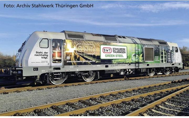 Produktbild Piko Diesellok Traxx Stahlwerk Thüringen VI + DSS PluX22 (Spur VI)