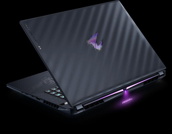 Actual product image Gigabyte Aorus Master 16 RTX 5080 (16", Intel Core Ultra 9 275HX, 32 GB, 2000 GB, CH)