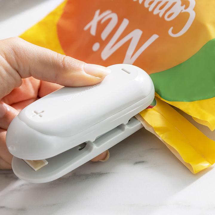 Image du produit InnovaGoods Fermeture de sachets avec cutter et accroche Baseyl (1 x)