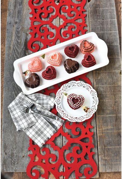 Produktbild Nordic Ware Tiered Heart Cakelet Pan