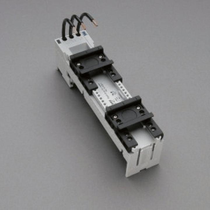 Wöhner Busbar adapter spacing=60mm W200mm 2busbars 3Ltg AWG12 25A 5-10mm 45mm (Cable hole)