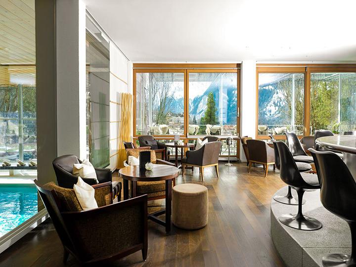 Actual product image Smartbox 1 night bien-être avec spa et massage dans les Alpes suisses (2 pers.)