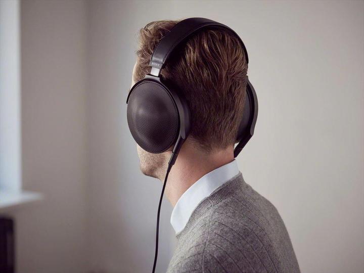 Actual product image Sony MDR-Z1R Signature Series (No noise cancelling, Cable)