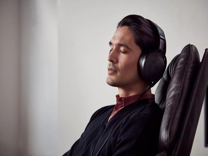 Actual product image Sony MDR-Z1R Signature Series (No noise cancelling, Cable)