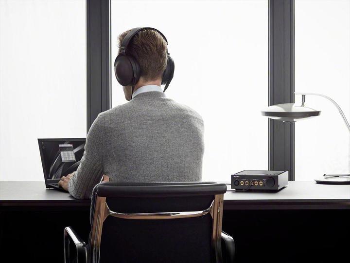 Actual product image Sony MDR-Z1R Signature Series (No noise cancelling, Cable)