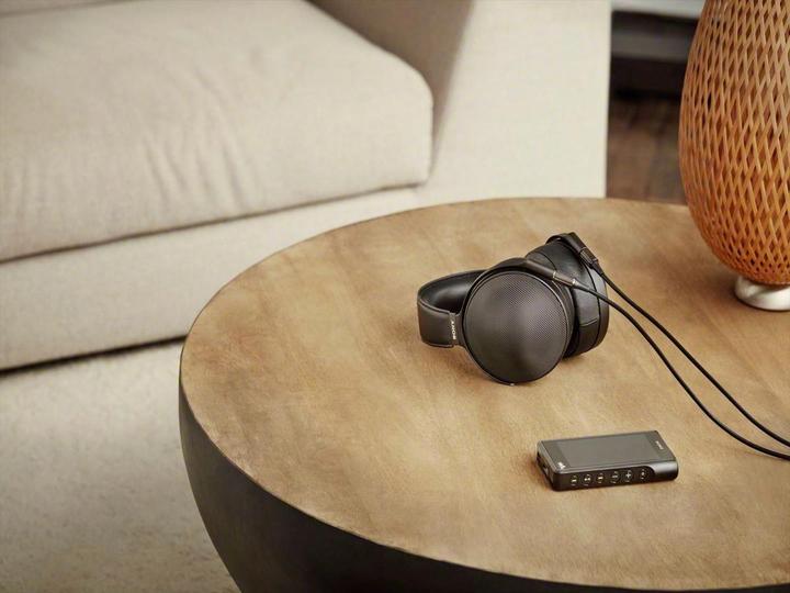 Actual product image Sony MDR-Z1R Signature Series (No noise cancelling, Cable)