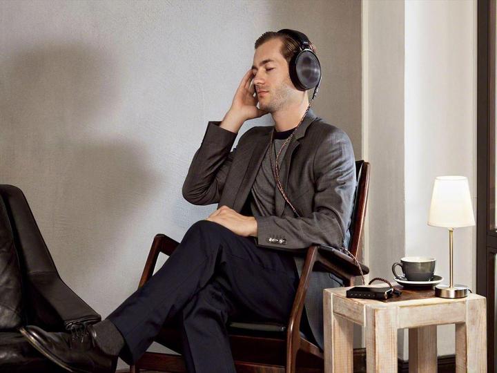 Actual product image Sony MDR-Z1R Signature Series (No noise cancelling, Cable)