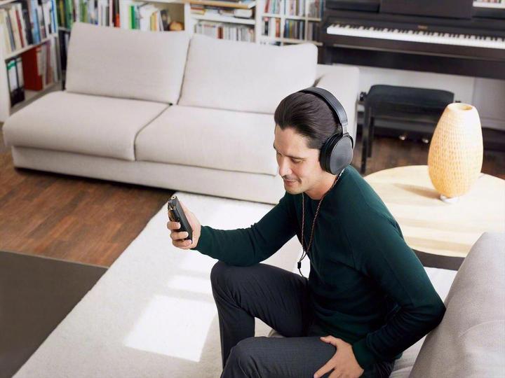 Actual product image Sony MDR-Z1R Signature Series (No noise cancelling, Cable)