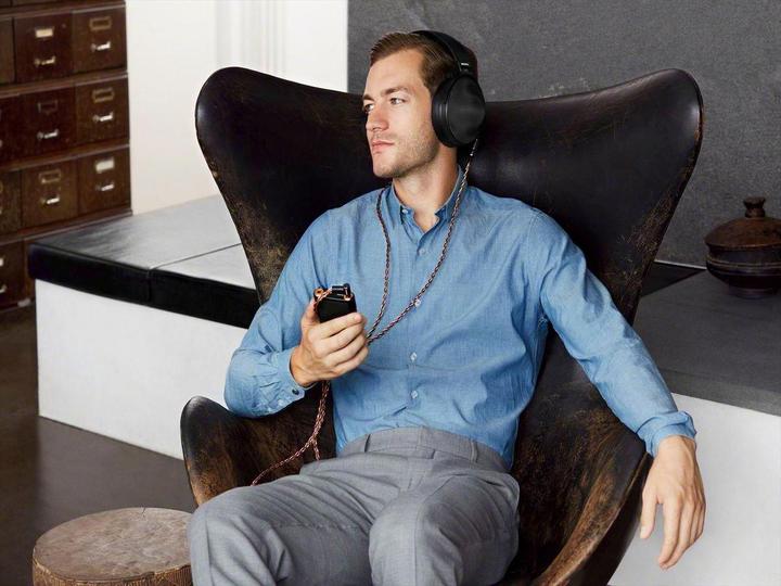 Actual product image Sony MDR-Z1R Signature Series (No noise cancelling, Cable)