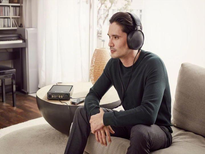 Actual product image Sony MDR-Z1R Signature Series (No noise cancelling, Cable)